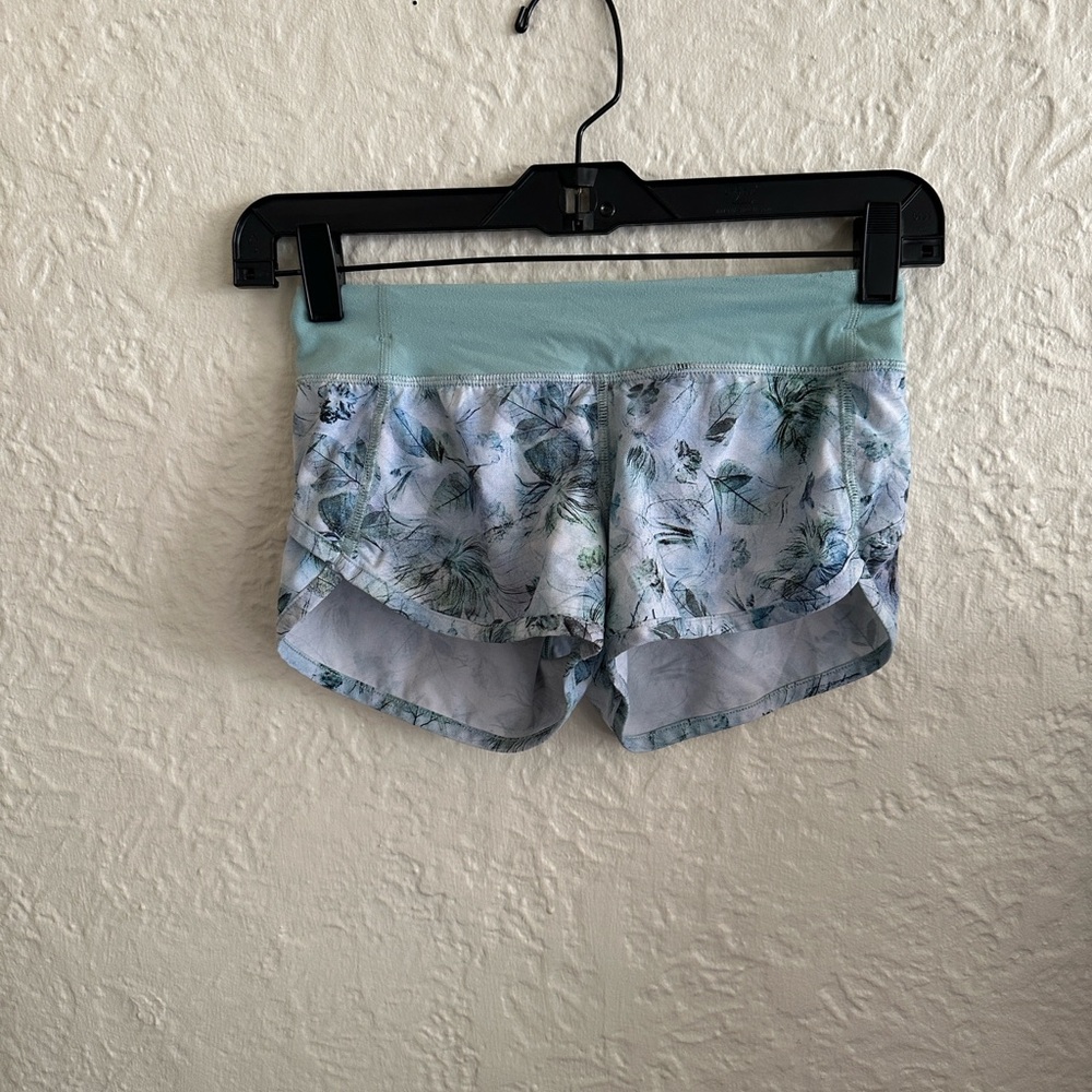 ivivva by lululemon Speedy Shorts Kaleidofloral Multi Blue Cast
Pattern 8 Girls